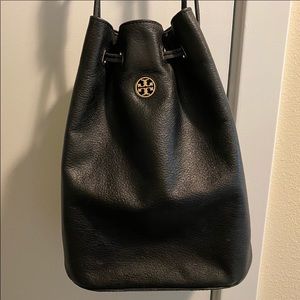 Tory Burch Black Leather Bucket Crossbody …